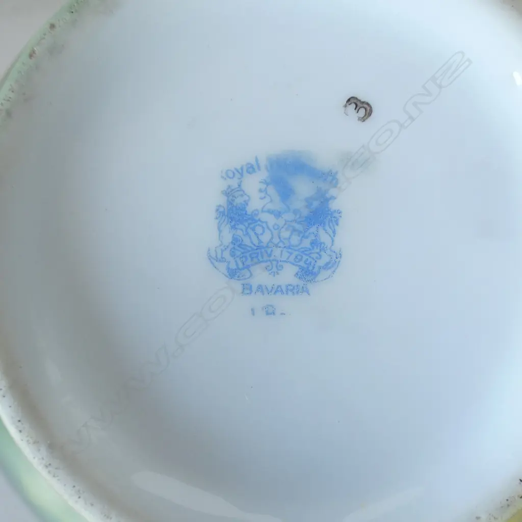 3 DECORATIVE ROYAL BAYREUTH TEAPOTS one w. hairline crack H.85mm Image 1++