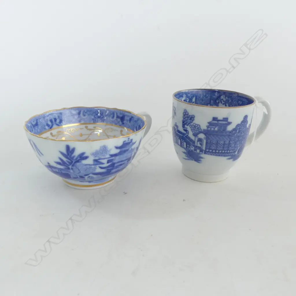 2 18th/early 19thC blue & white ceramic cups. 1 w gilt Image 1++