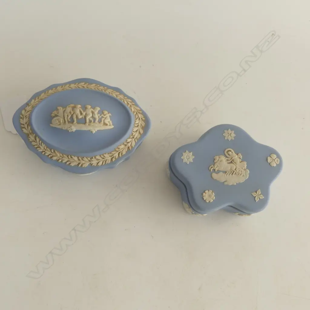 2 WEDGWOOD JASPERWARE CONTAINERS W.115mm Image 1++