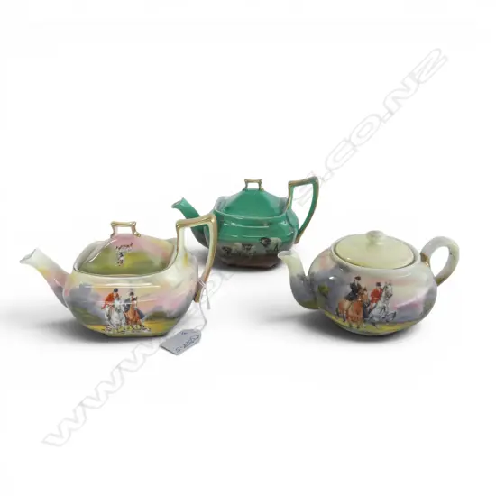 3 DECORATIVE ROYAL BAYREUTH TEAPOTS H.85mm