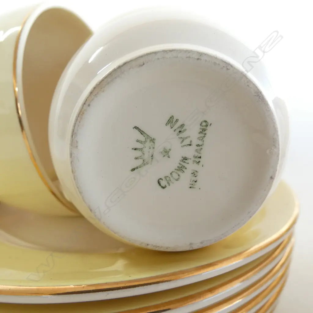 6 CROWN LYNN GILT PAT. TRIOS  Image 1++