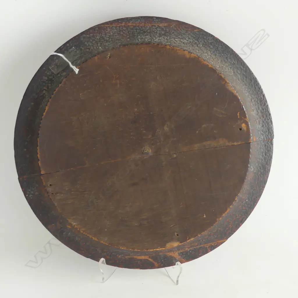 NEW ZEALAND FOLK ART POKER WORKED PLATE, MAORI CHIEF PAINTED TO SURFACE, Dia.275mm Image 1++