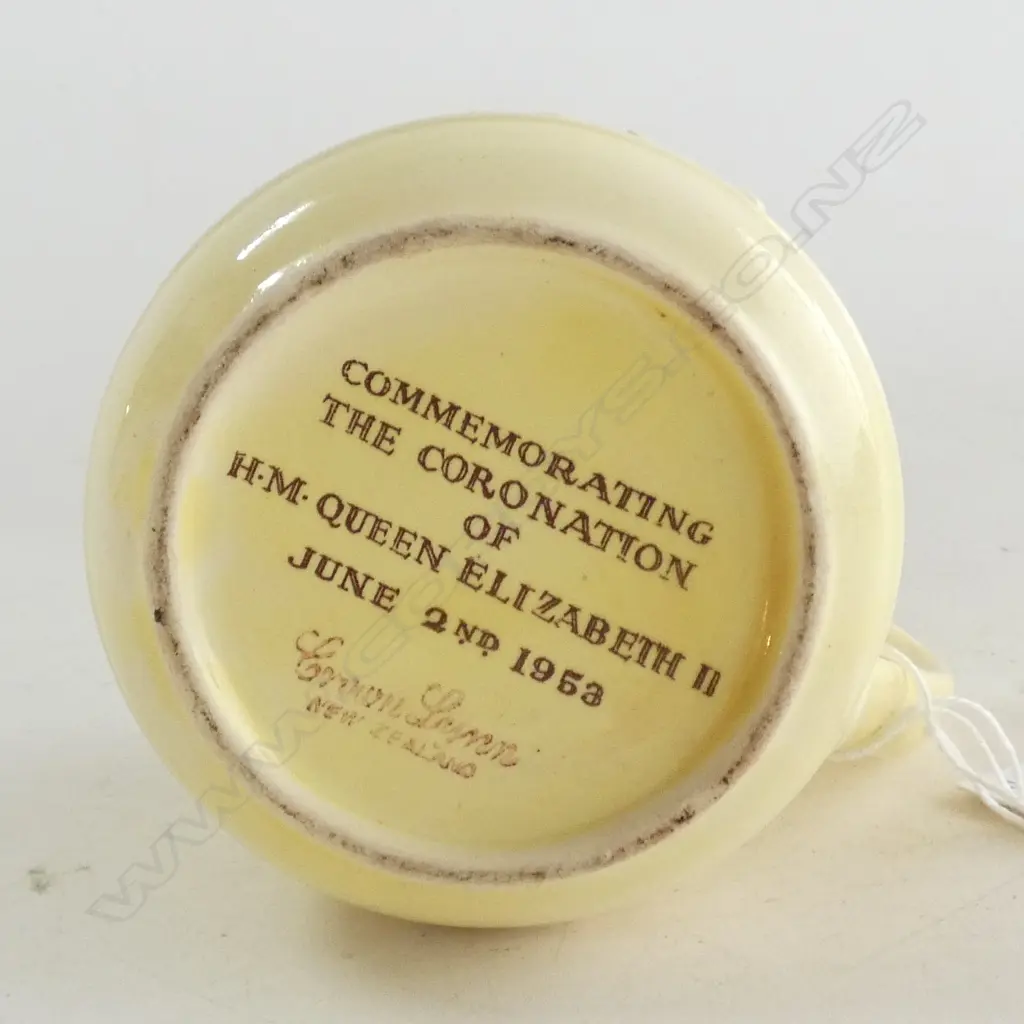 CROWN LYNN 1953 QEII CORONATION MUG H.85mm Image 1++