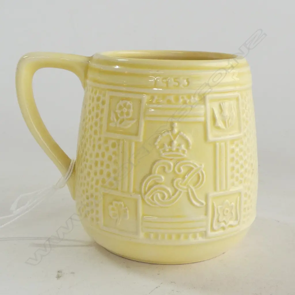 CROWN LYNN 1953 QEII CORONATION MUG H.85mm Image 1++