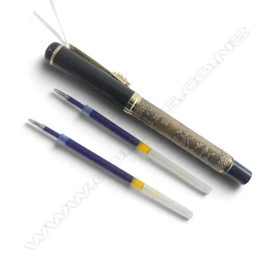 FANCY CHINESE BALL INK PEN with dragon decoration + 2 spare cartridges