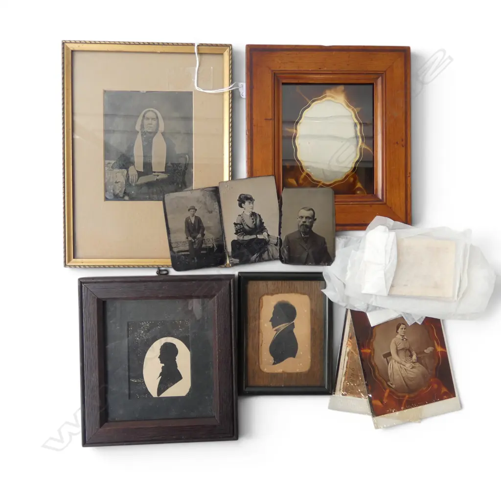 4 ANTIQUE FRAMED PORTRAITS (2 SILHOUETTES) + TIN TYPES Image 1++