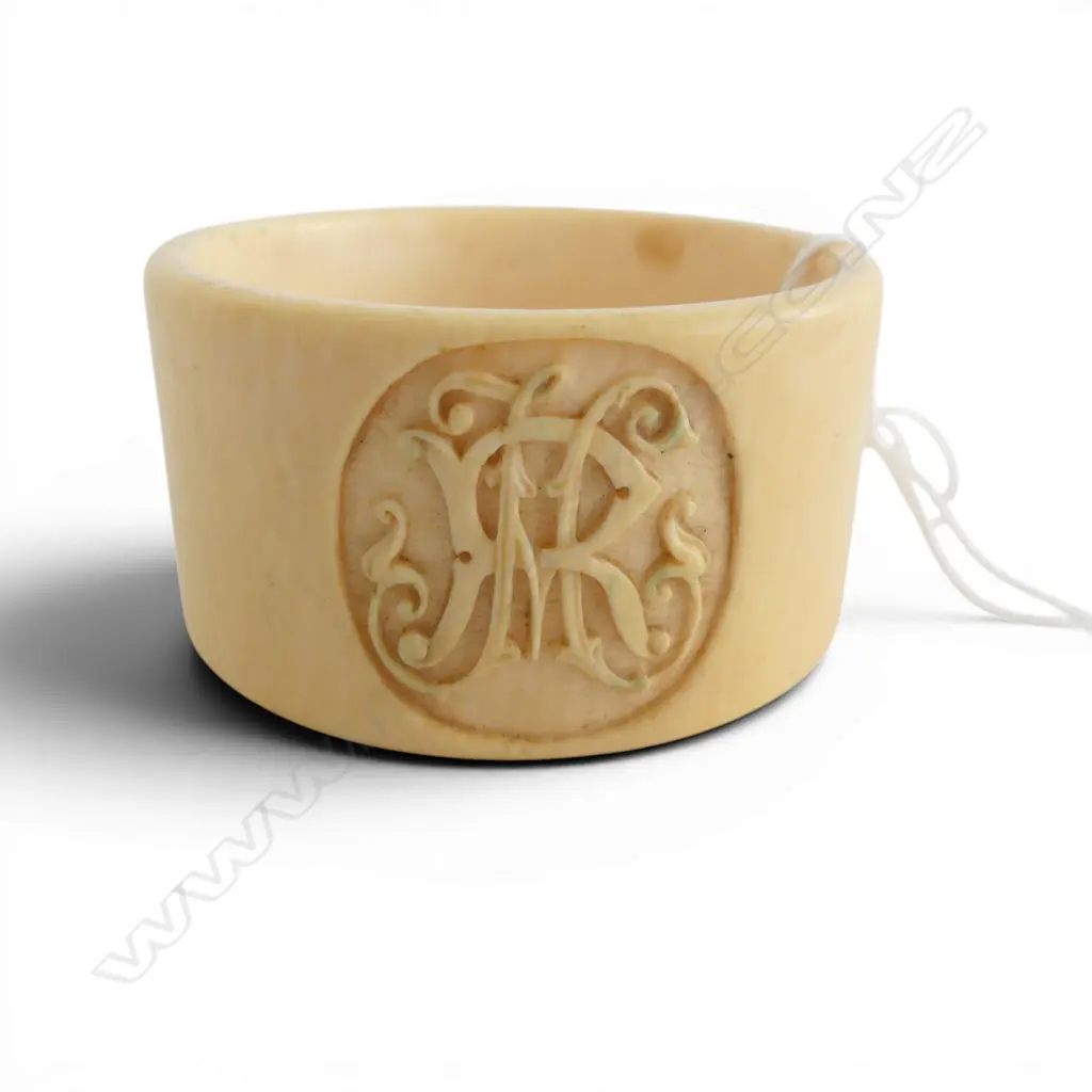 LGE OLD IVORY NAPKIN RING carved monogram. Dia.60mm Image 1++