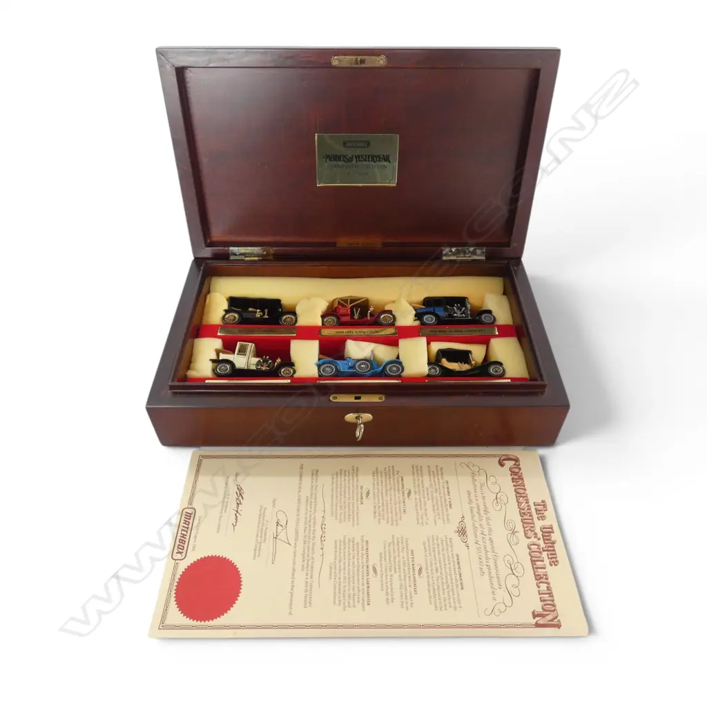 CASED MATCHBOX 'THE UNIQUE CONNOISSEURS' COLLECTION' 6 CAR SET Image 1++