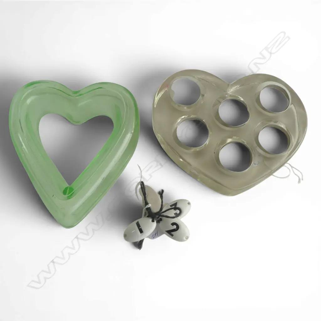 2 GLASS HEARTS + 4 NUMERICAL PORCELAIN PLAQUES W.40mm Image 1++