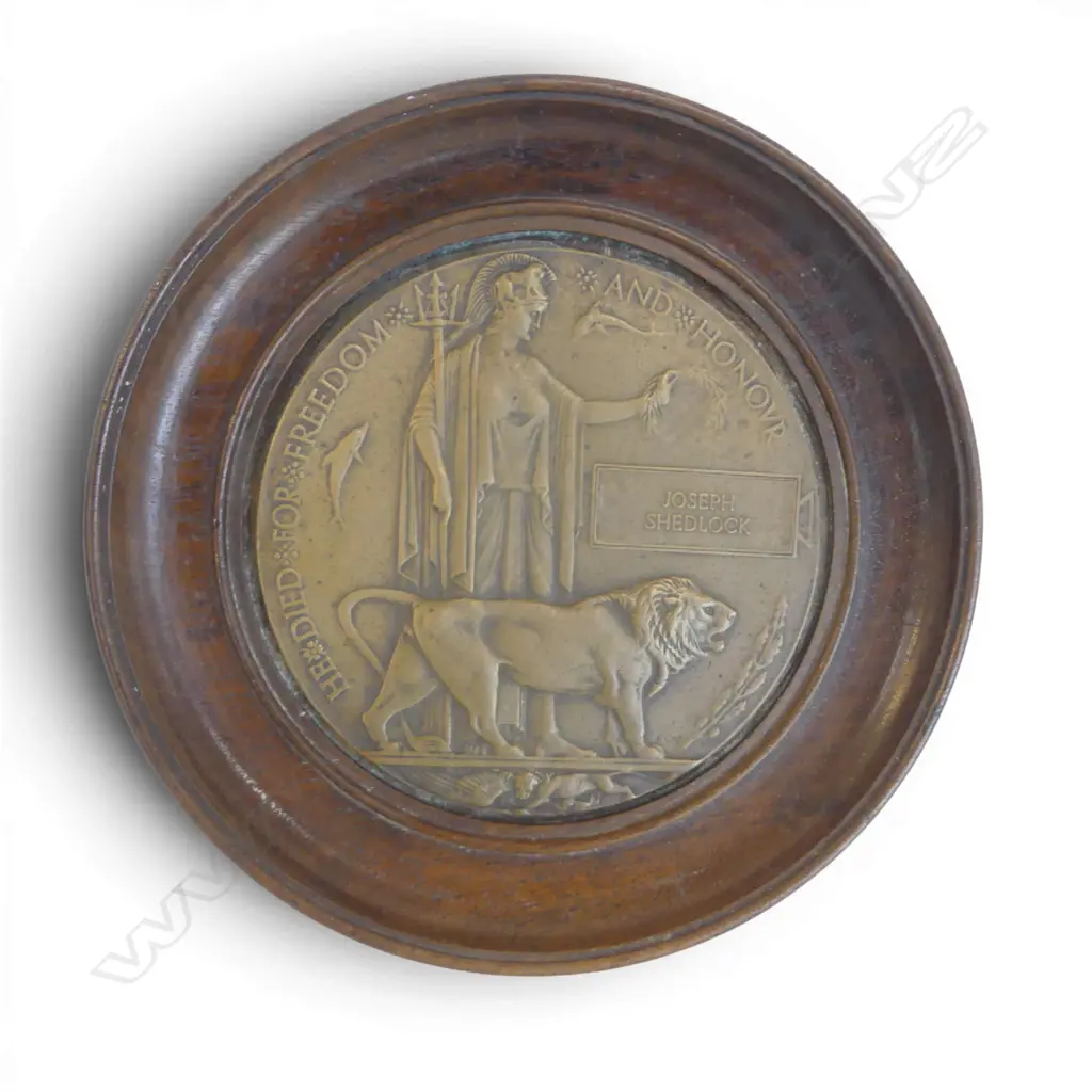 BRONZE WWI MEMORIAL PENNY 'JOSEPH SHEDLOCK' in wooden frame Dia.185mm Image 1++