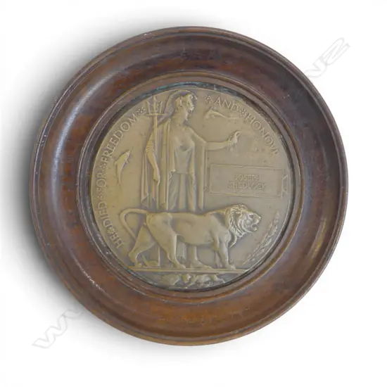 BRONZE WWI MEMORIAL PENNY 'JOSEPH SHEDLOCK' in wooden frame Dia.185mm
