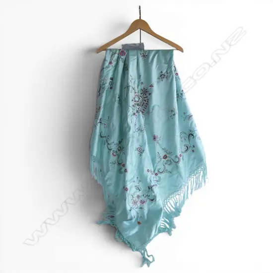 VINTAGE EMBROIDERED FRINGED SHAWL