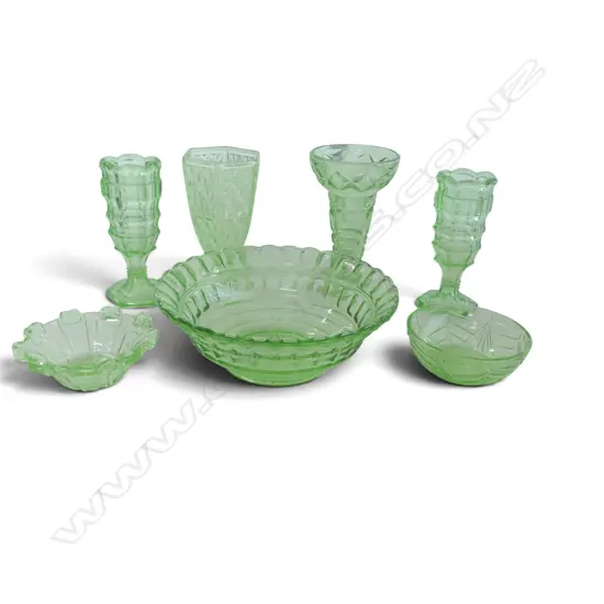 7 PCES OF GREEN GLASS H.160mm