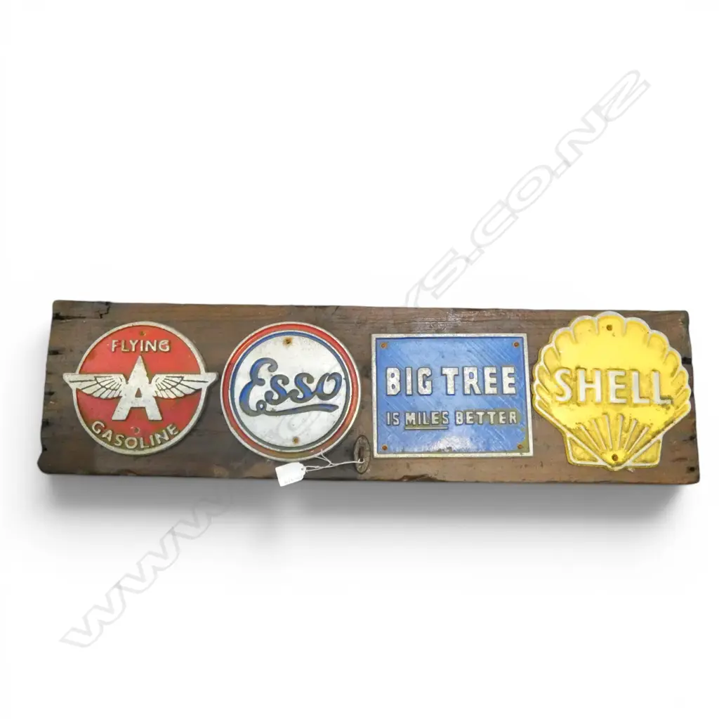 RUSTIC BOARD w. 4 PETROL PUMP PLAQUES L.850mm Image 1++