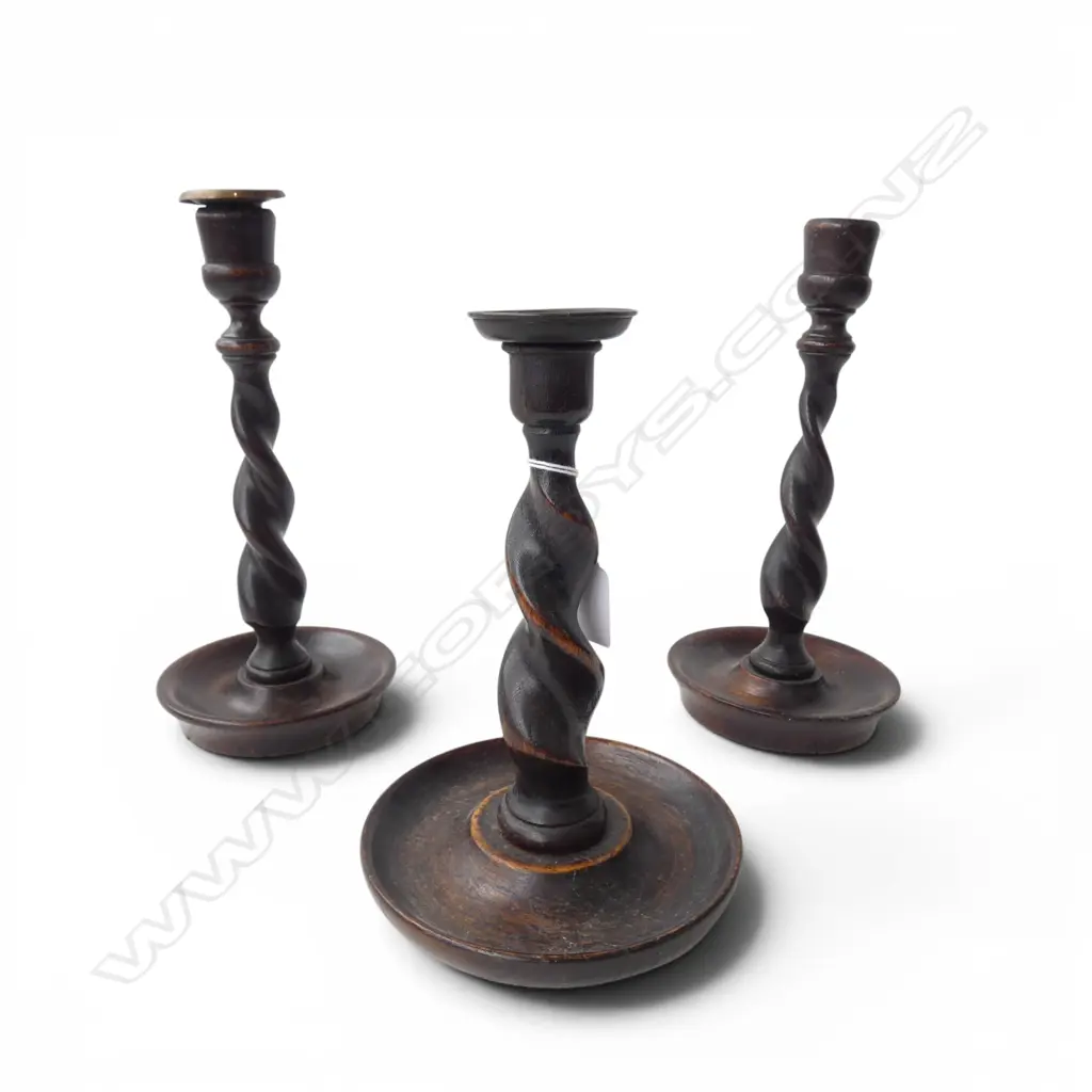 3 OAK BARLEY TWIST CANDLESTICKS H.260mm Image 1++