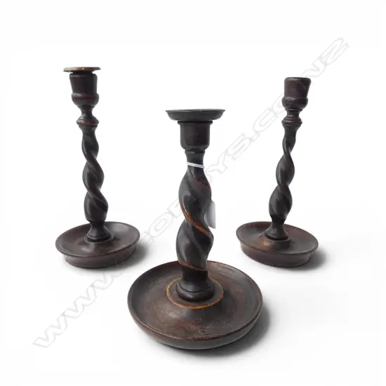 3 OAK BARLEY TWIST CANDLESTICKS H.260mm