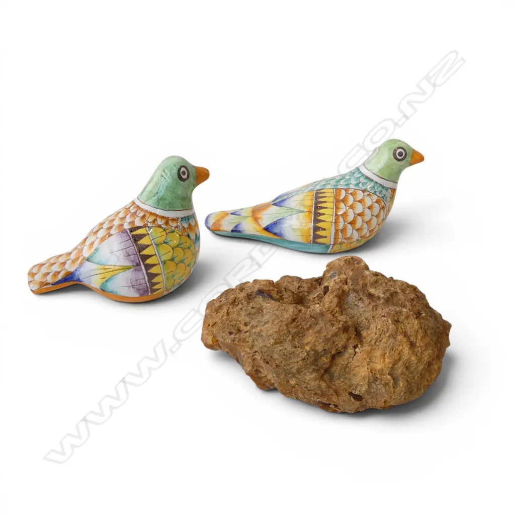 2 ITALIAN CERAMIC BIRDS L.270mm + KAURI GUM PIECE W.200mm Image 1++