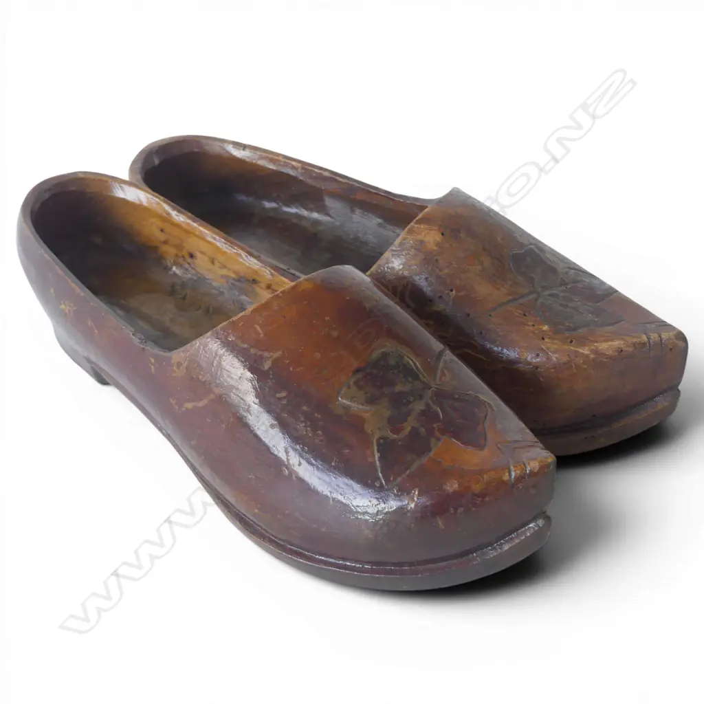 PR VINTAGE WOODEN DUTCH CLOGS  carved leaf decoration, old borer L.320mm Image 1++