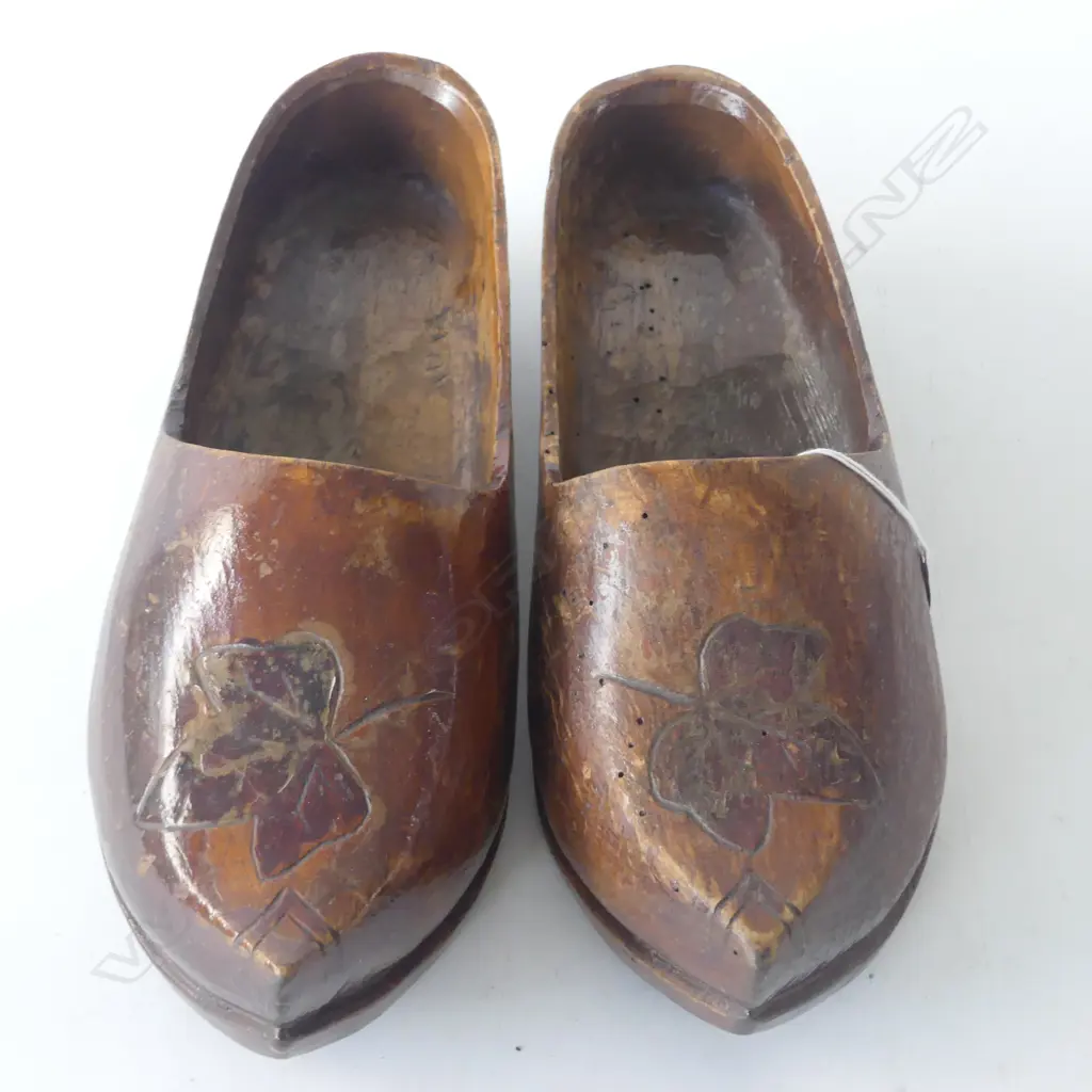 PR VINTAGE WOODEN DUTCH CLOGS  carved leaf decoration, old borer L.320mm Image 1++