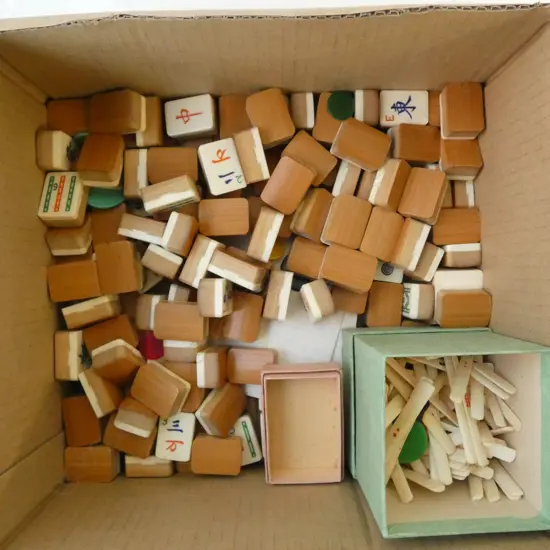 MAH JONG GAME, BOXED + 4 WOODEN TILE HOLDERS