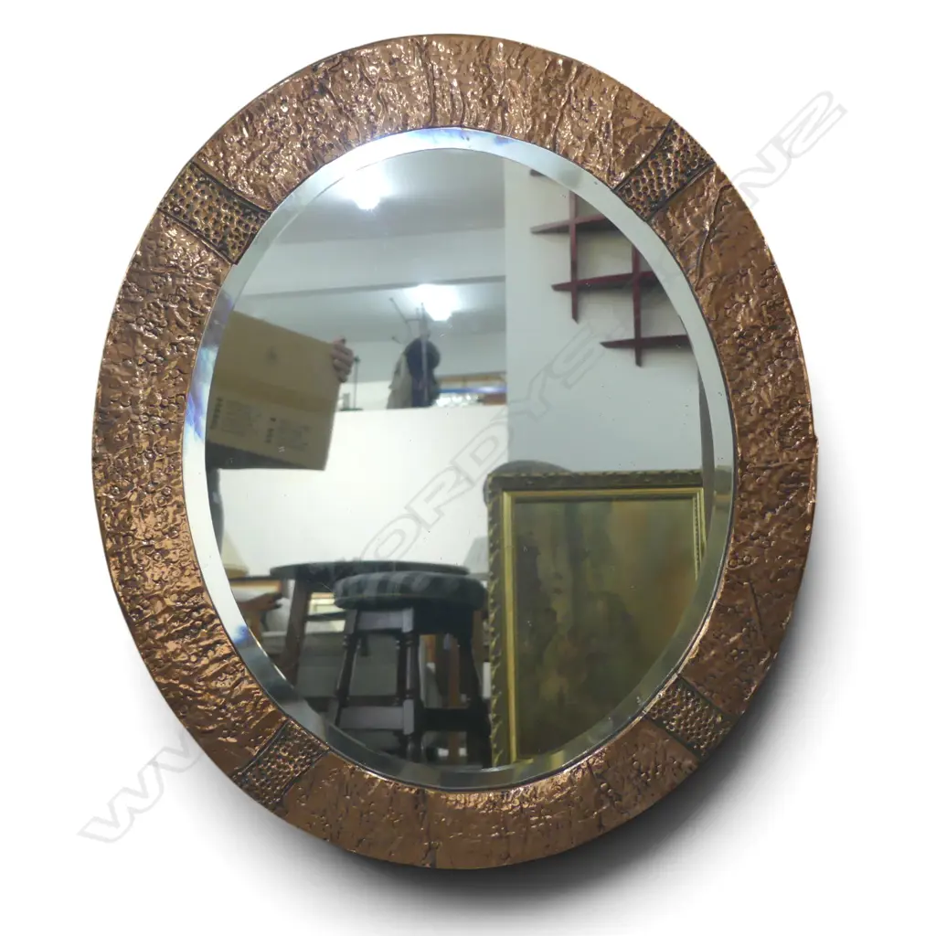 OVAL MIRROR w. BEATEN COPPER FRAME 620x520mm Image 1++