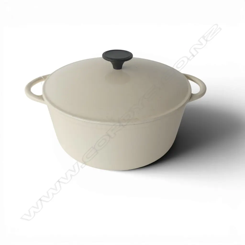 WHITE ENAMEL LIDDED CASSEROLE 280mm dia Image 1++
