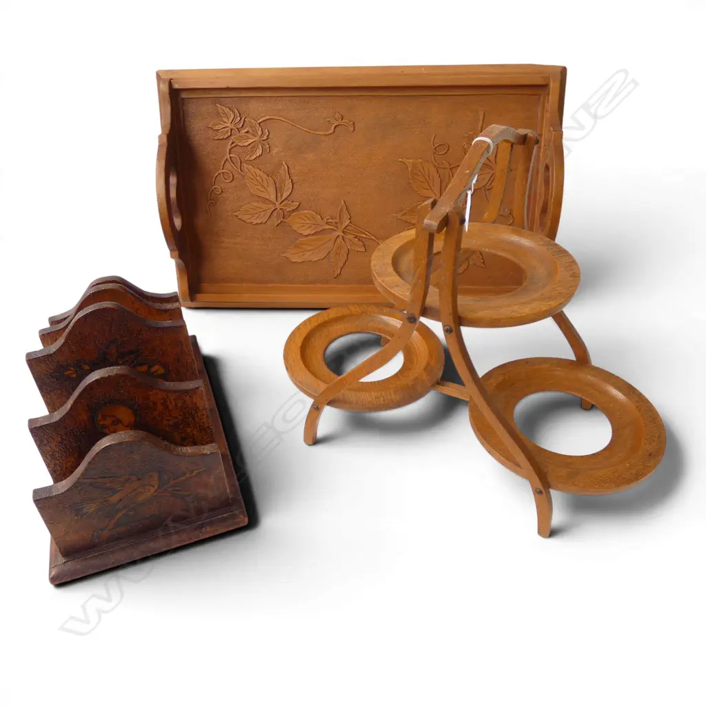 3 WOODEN PCES; PLATE STAND, RACK, TRAY 610x365mm Image 1++