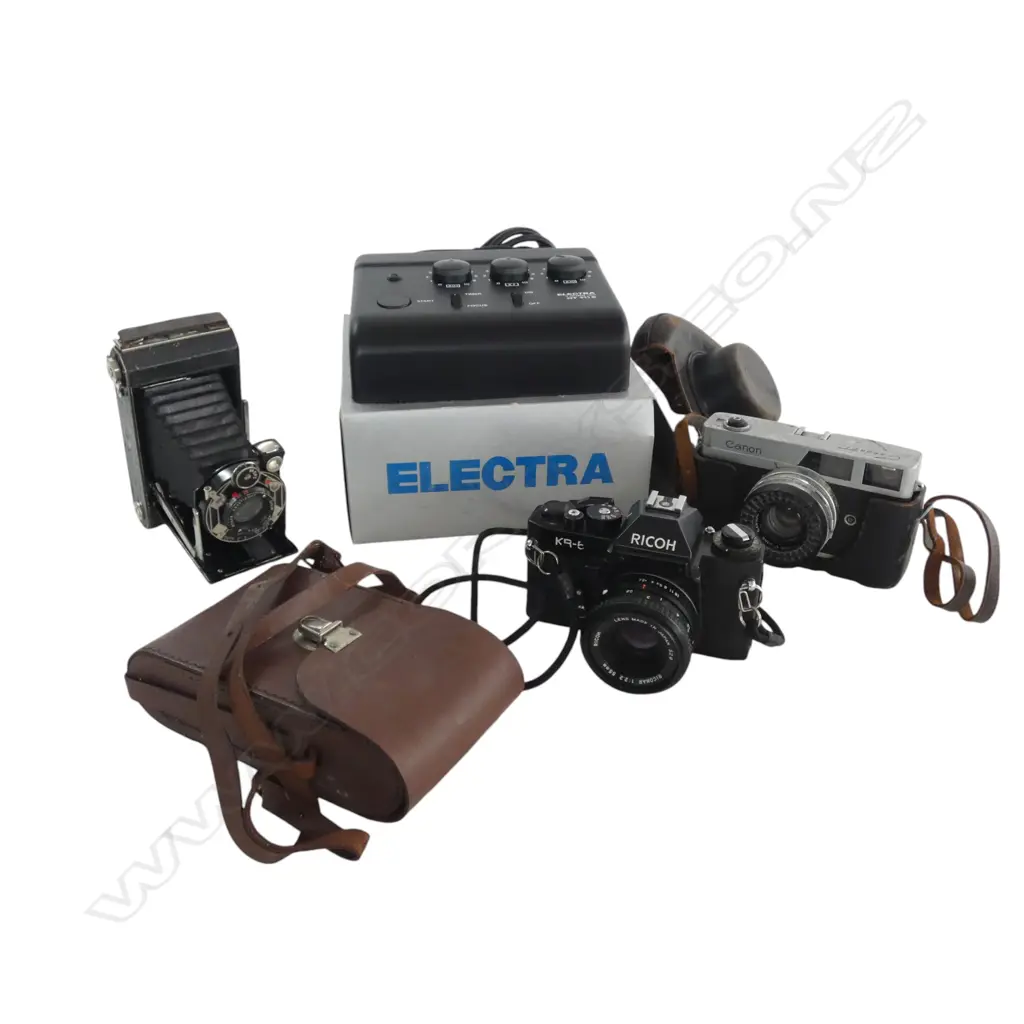 3 VINTAGE CAMERAS – KODAK + CASE, RICOH, CANON, & TIMER Image 1++