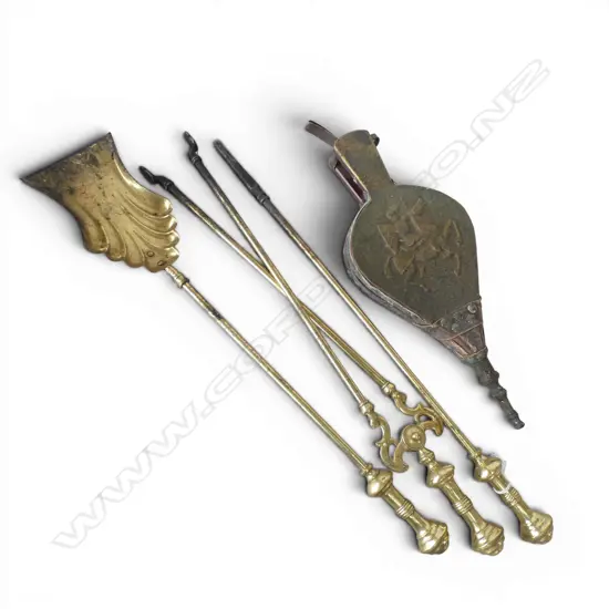 3 PC BRASS FIRESIDE SET & PR OF BELLOWS L420MM