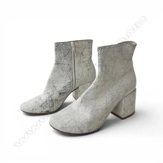 PR MAISON MARGIELA ANKLE BOOTS, WHITE CRACKLE FINISH, SIZE 40