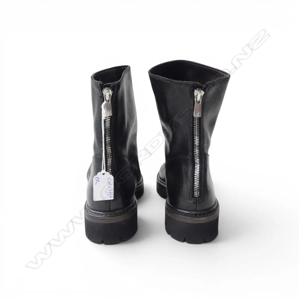 PR SHOTO BLACK LEATHER BOOTS, HAND MADE IN ITALY SIZE 39 NEVER WORN Image 1++