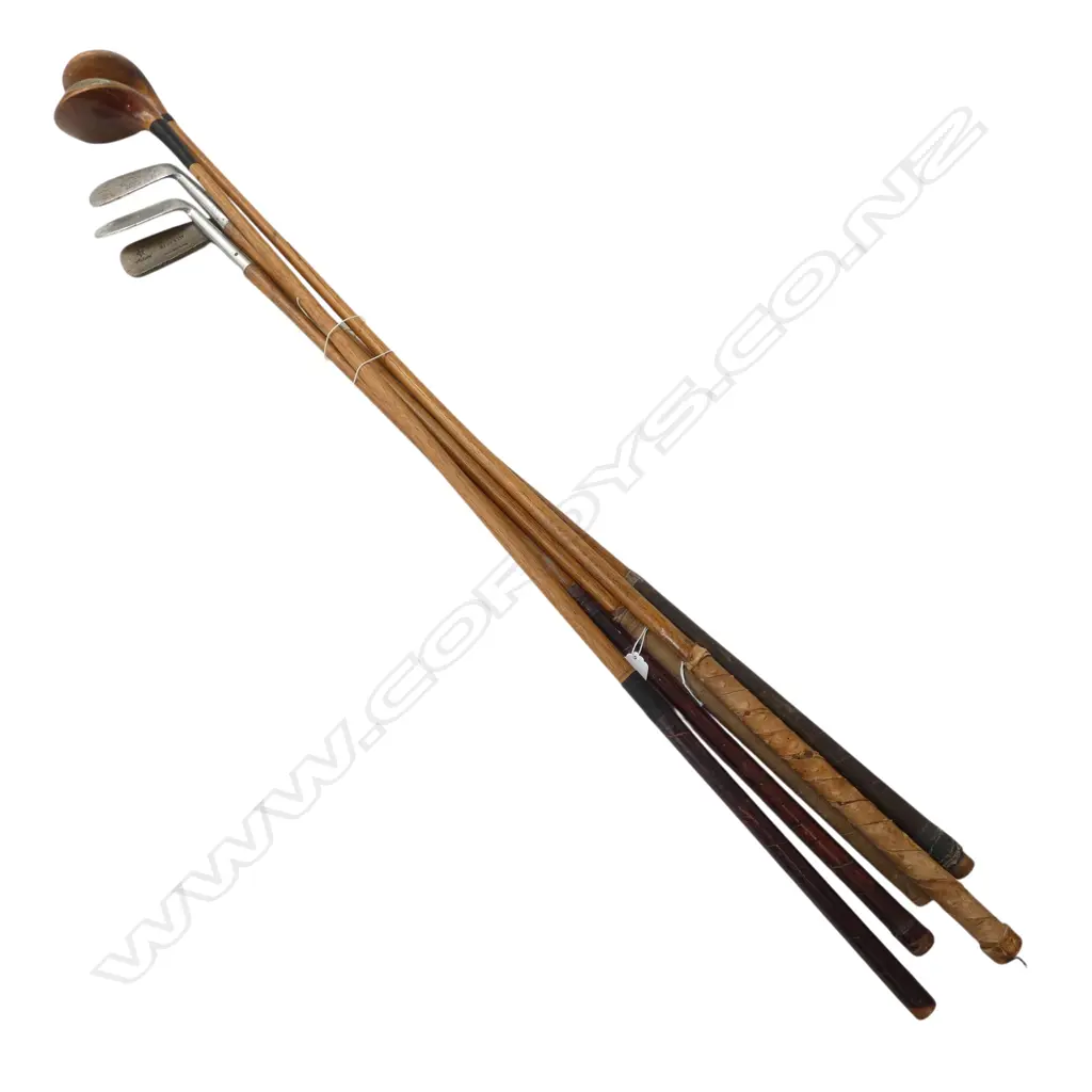5 VINTAGE GOLF CLUBS, WOODEN HANDLES Image 1++