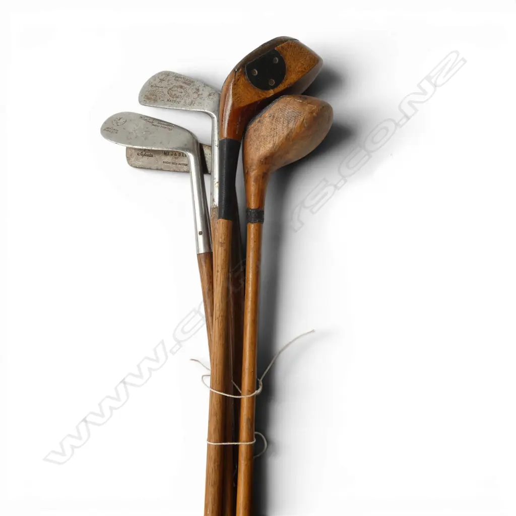 5 VINTAGE GOLF CLUBS, WOODEN HANDLES Image 1++