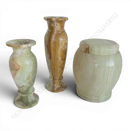 ONYX LIDDED URN, H.190mm & 2 ONYX VASES, H.250/190mm