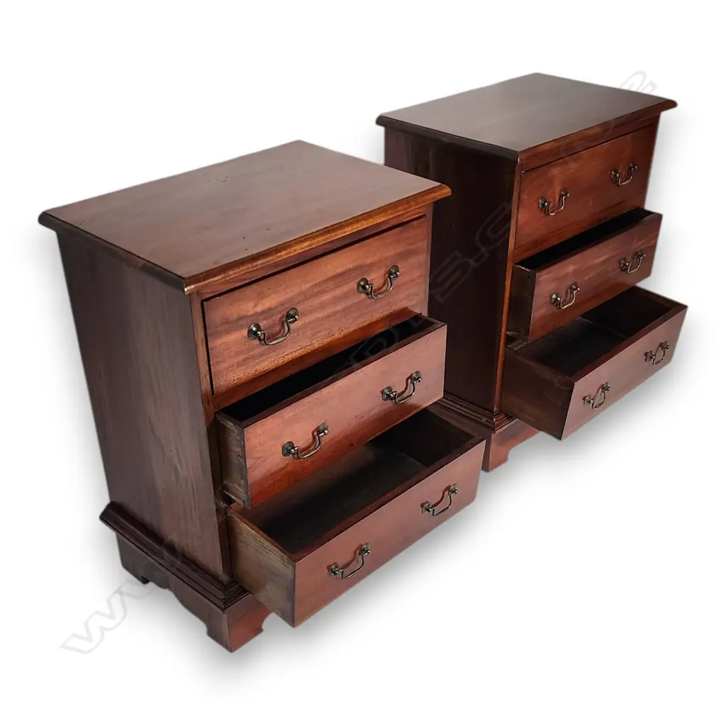 PR OF GEORGIAN STYLE BEDSIDE DRAWERS WITH BRASS HANDLES AND SITS ON BRACKET FEET 400 x 600 x 800H mm Image 1++