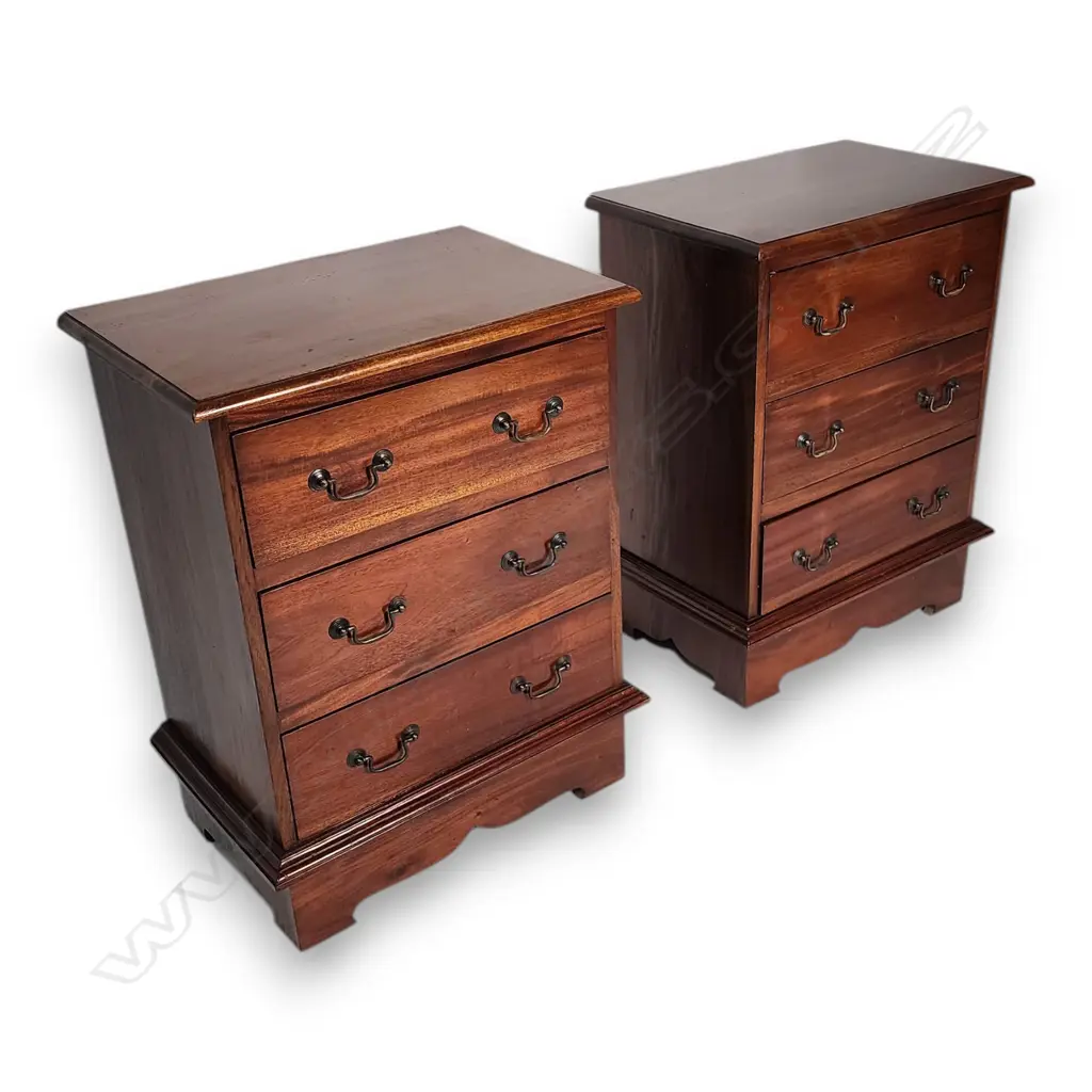 PR OF GEORGIAN STYLE BEDSIDE DRAWERS WITH BRASS HANDLES AND SITS ON BRACKET FEET 400 x 600 x 800H mm Image 1++