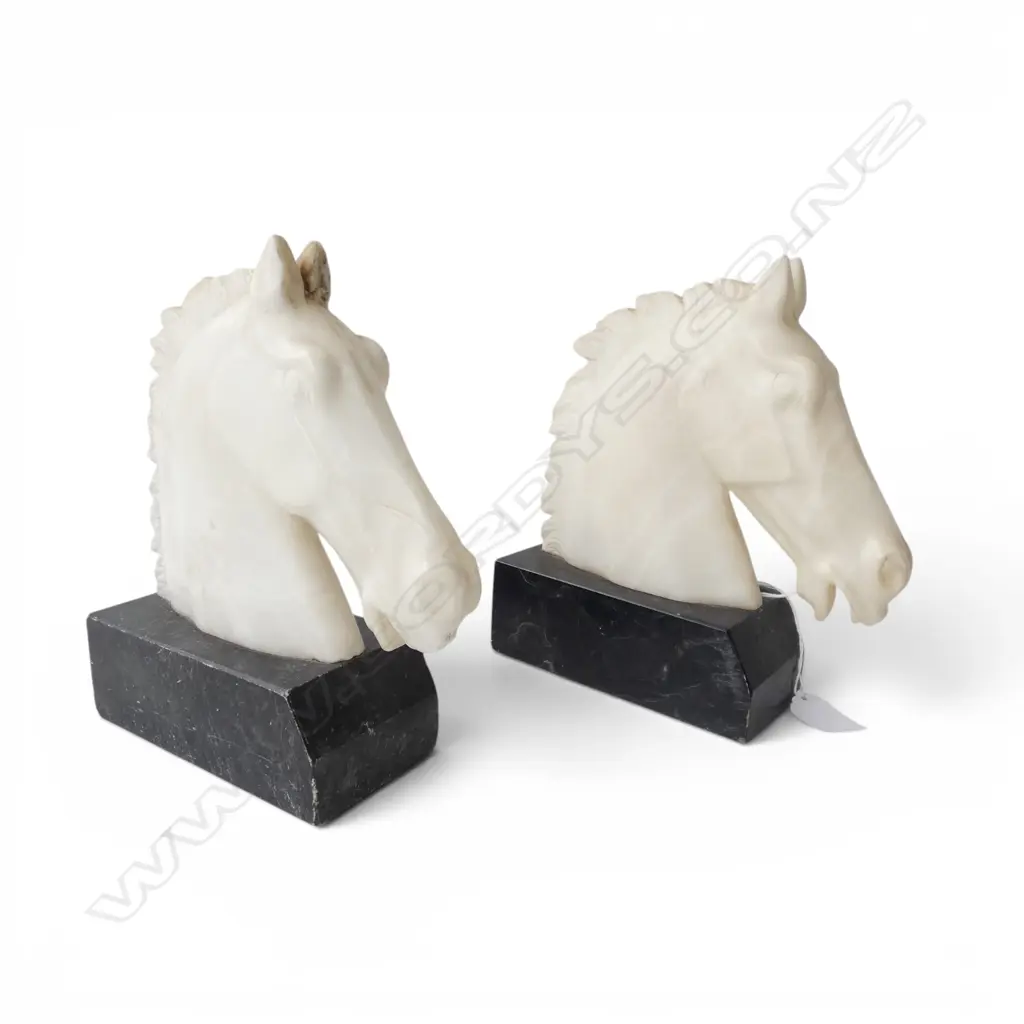 PR ALABASTER HORSE HEAD BOOKENDS, H.210mm Image 1++