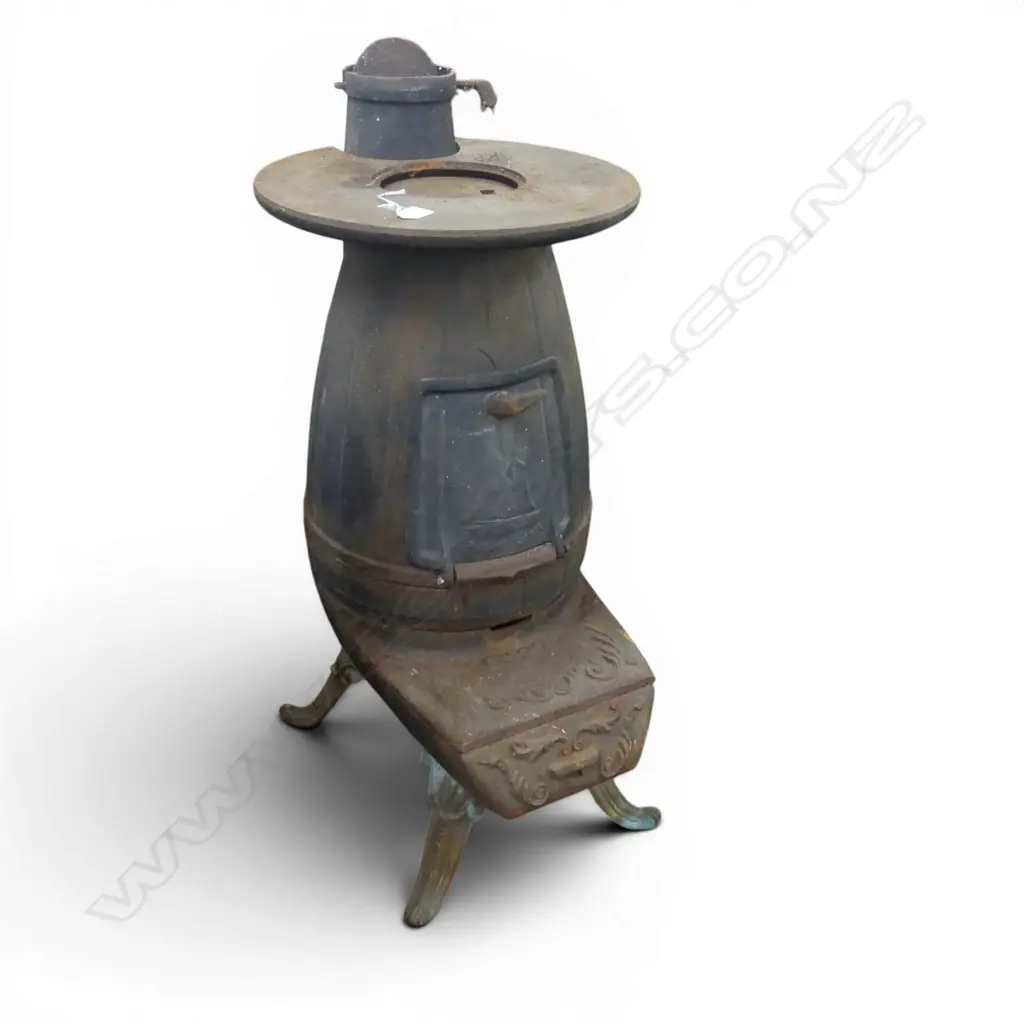 'SCHOONER' POT BELLY CAST IRON WOODBURNER with wet back ports. The internal grille broken Image 1++