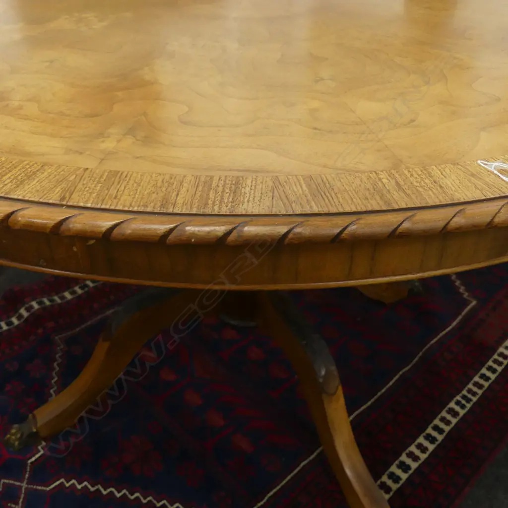 ROUND TABLE  Image 1++