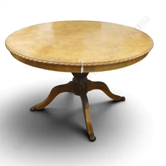 ROUND TABLE 