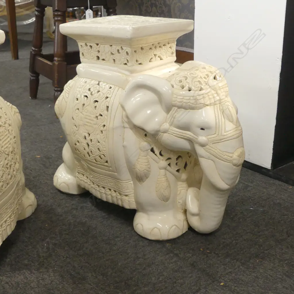 PR WHITE CERAMIC ELEPHANT STOOLS H.425mm Image 1++
