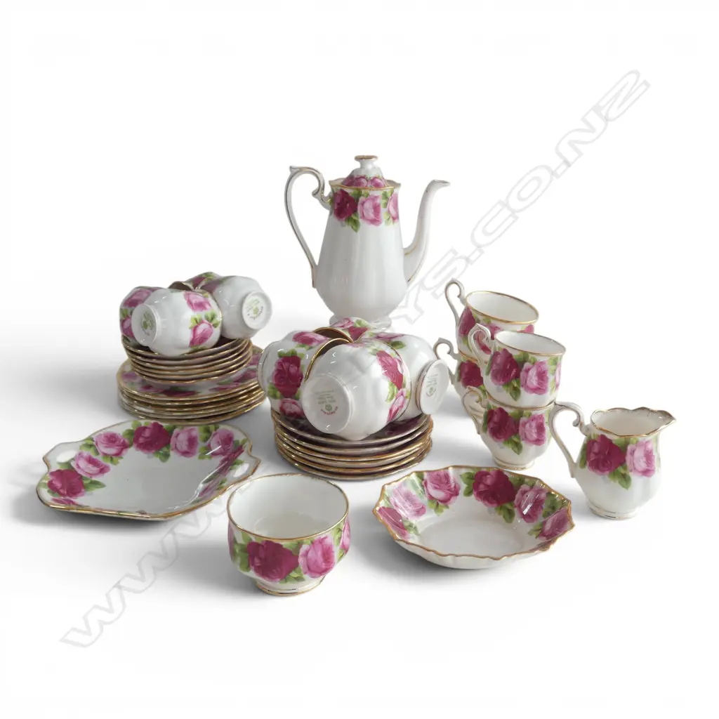 ROYAL ALBERT 'OLD ENGLISH ROSE' TEA SET Image 1++