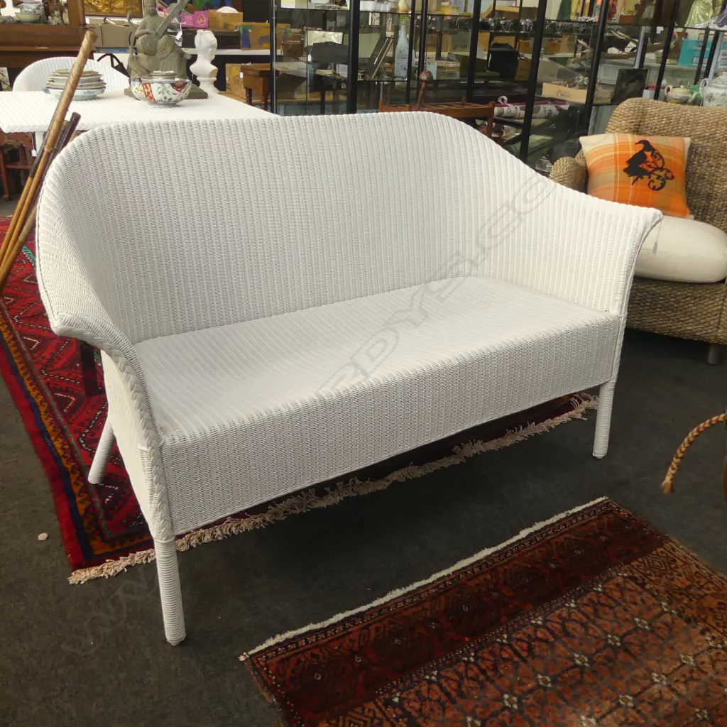 WHITE LLOYD LOOM SETTEE 1500x650x850mm Image 1++