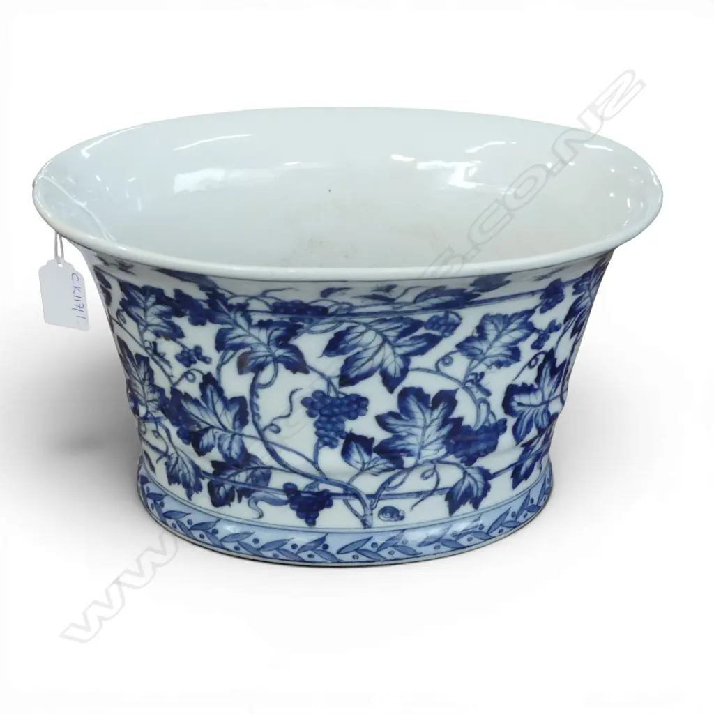 ORIENTAL B/W VASE H.160mm W.270mm Image 1++