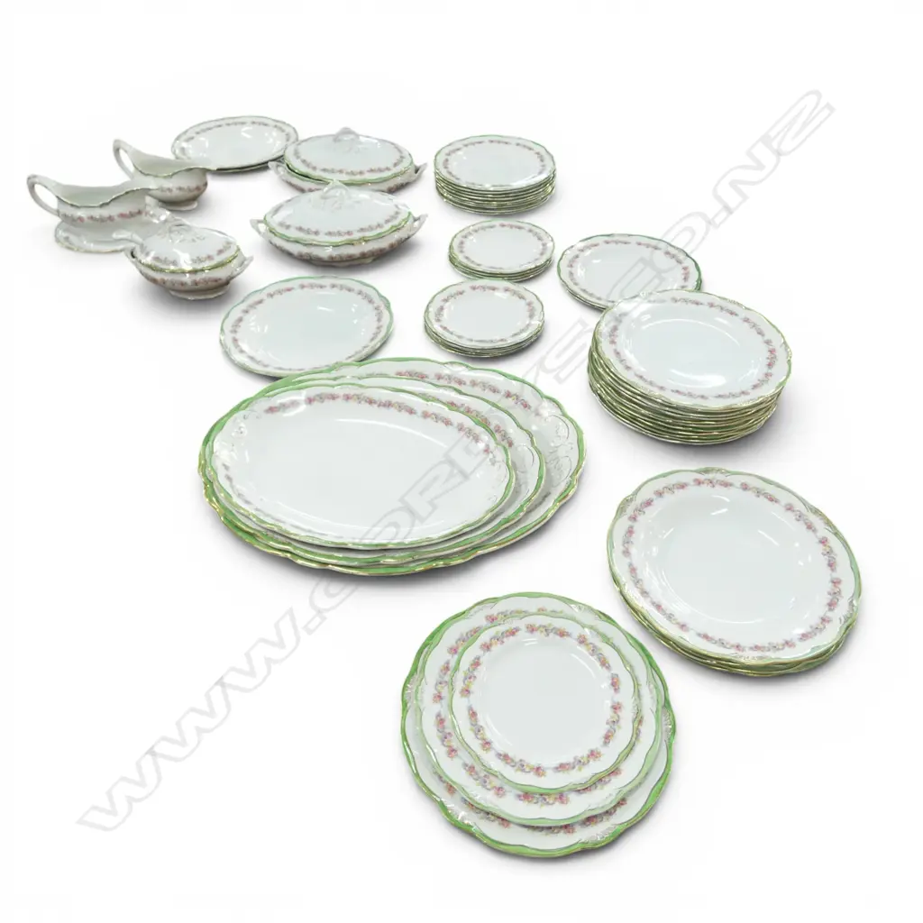WOOD & SONS PART DINNER SERVICE  Image 1++