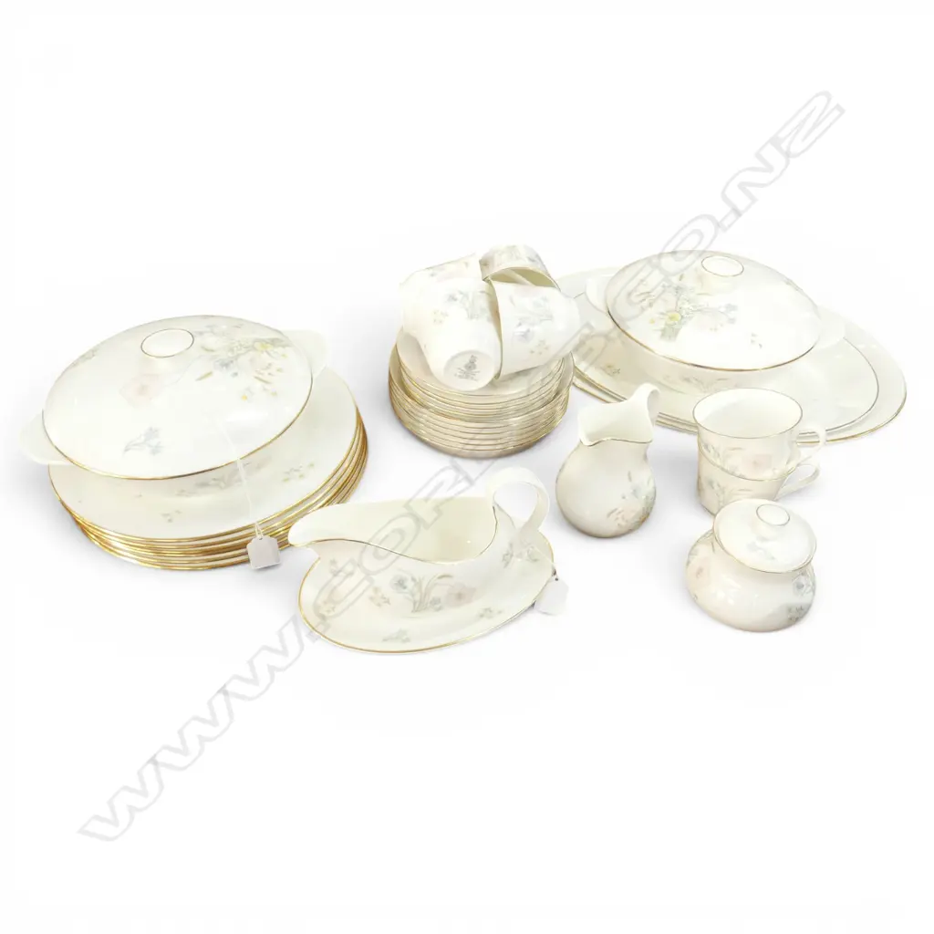 ROYAL DOULTON 'FLIRTATION' PATTERN PART DINNER SERVICE Image 1++