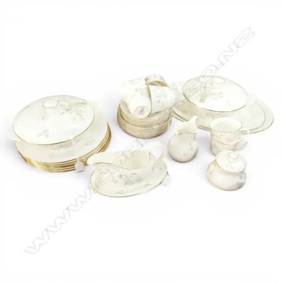 ROYAL DOULTON 'FLIRTATION' PATTERN PART DINNER SERVICE