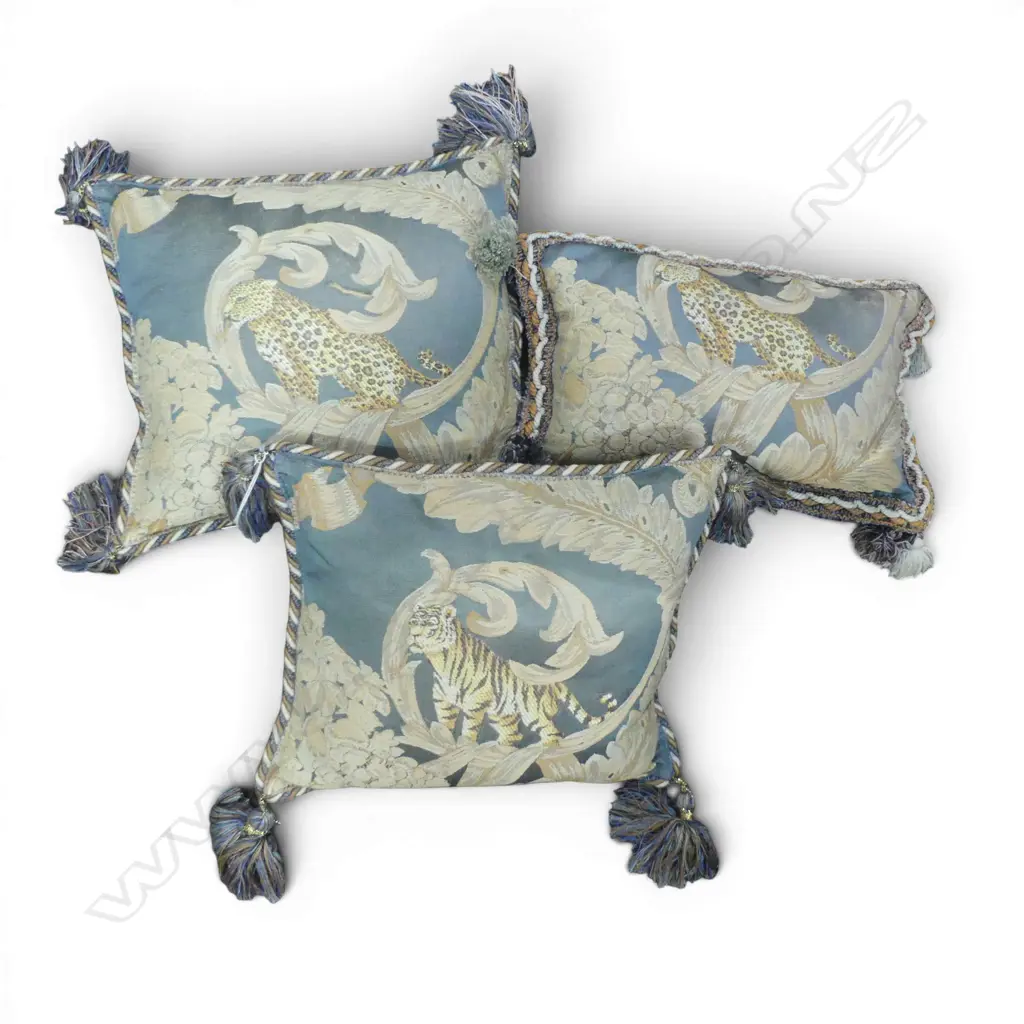 3 TOSKANA DECORATIVE BIG CAT  TASSELED CUSHIONS L250MM Image 1++