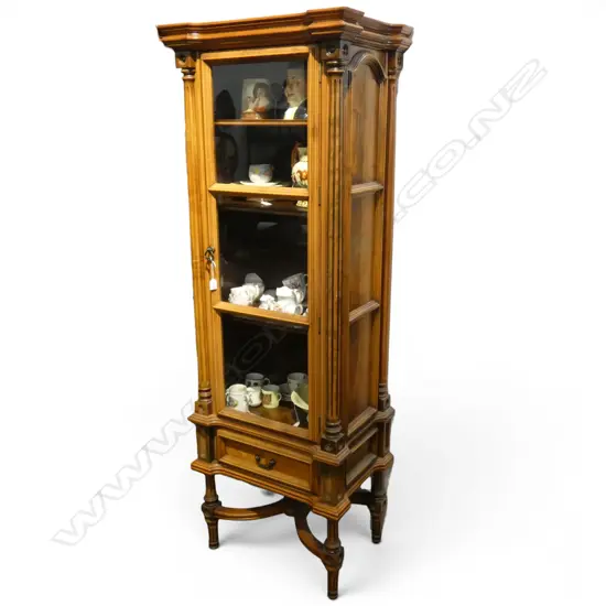 DISPLAY CABINET 640x450x1865mm - handle broken