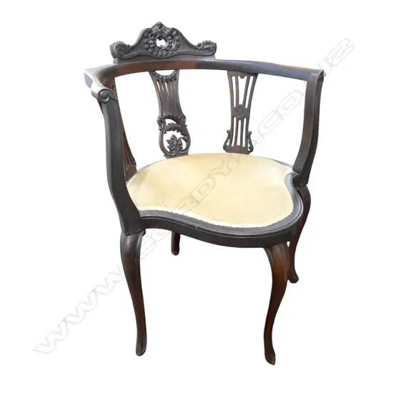 CORNER CHAIR